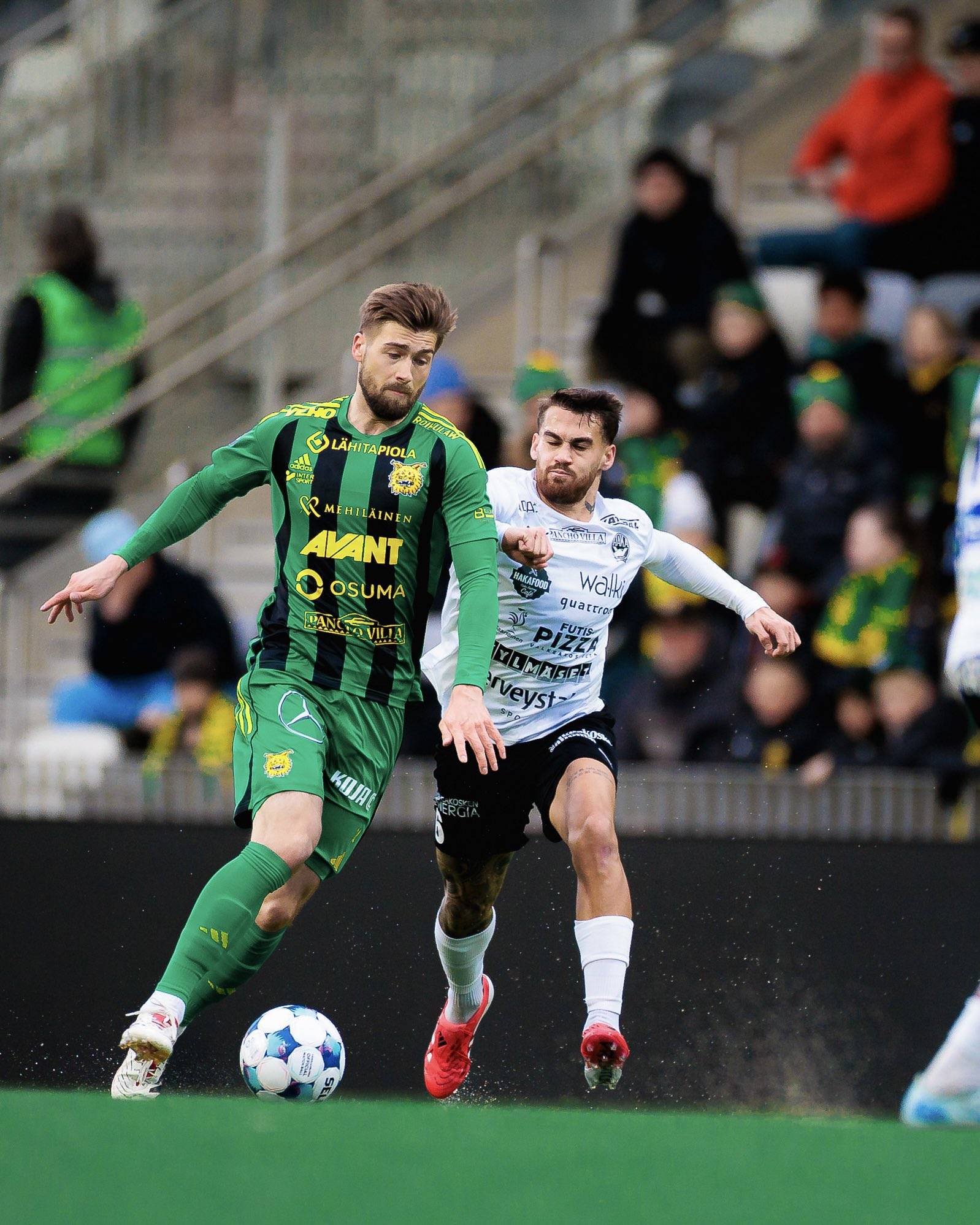 豪门对决！冰球上演世纪大战