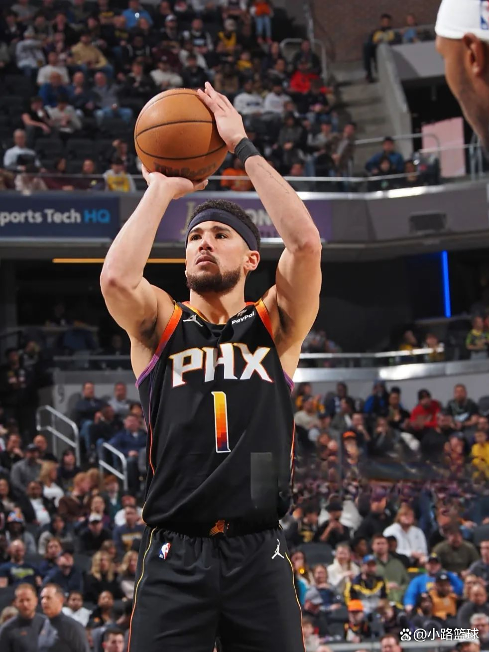 篮球球员突破自我，表现堪称完美