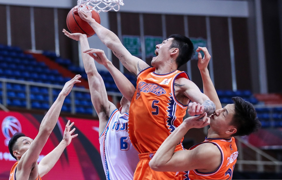 山东队完胜广东队,麦科勒姆高光表现 山东队完胜广东队,麦科勒姆高光表现