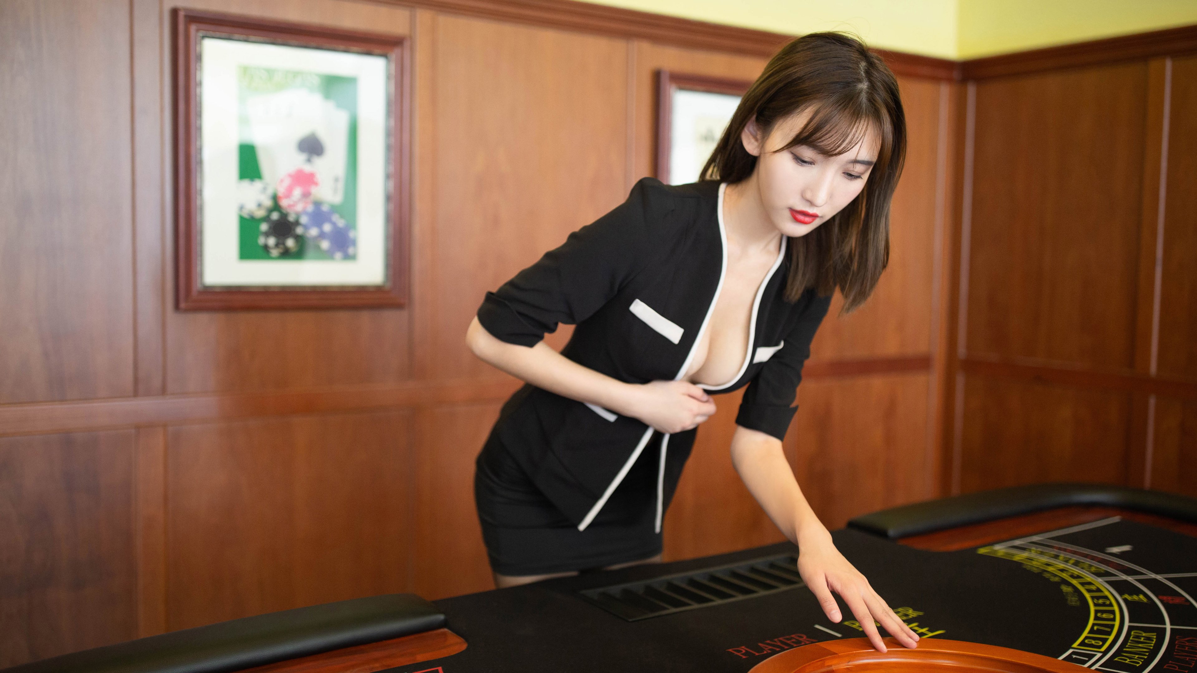 东决之夜,塔图姆只手擎天,当传奇在嘘声与欢呼中淬炼而成