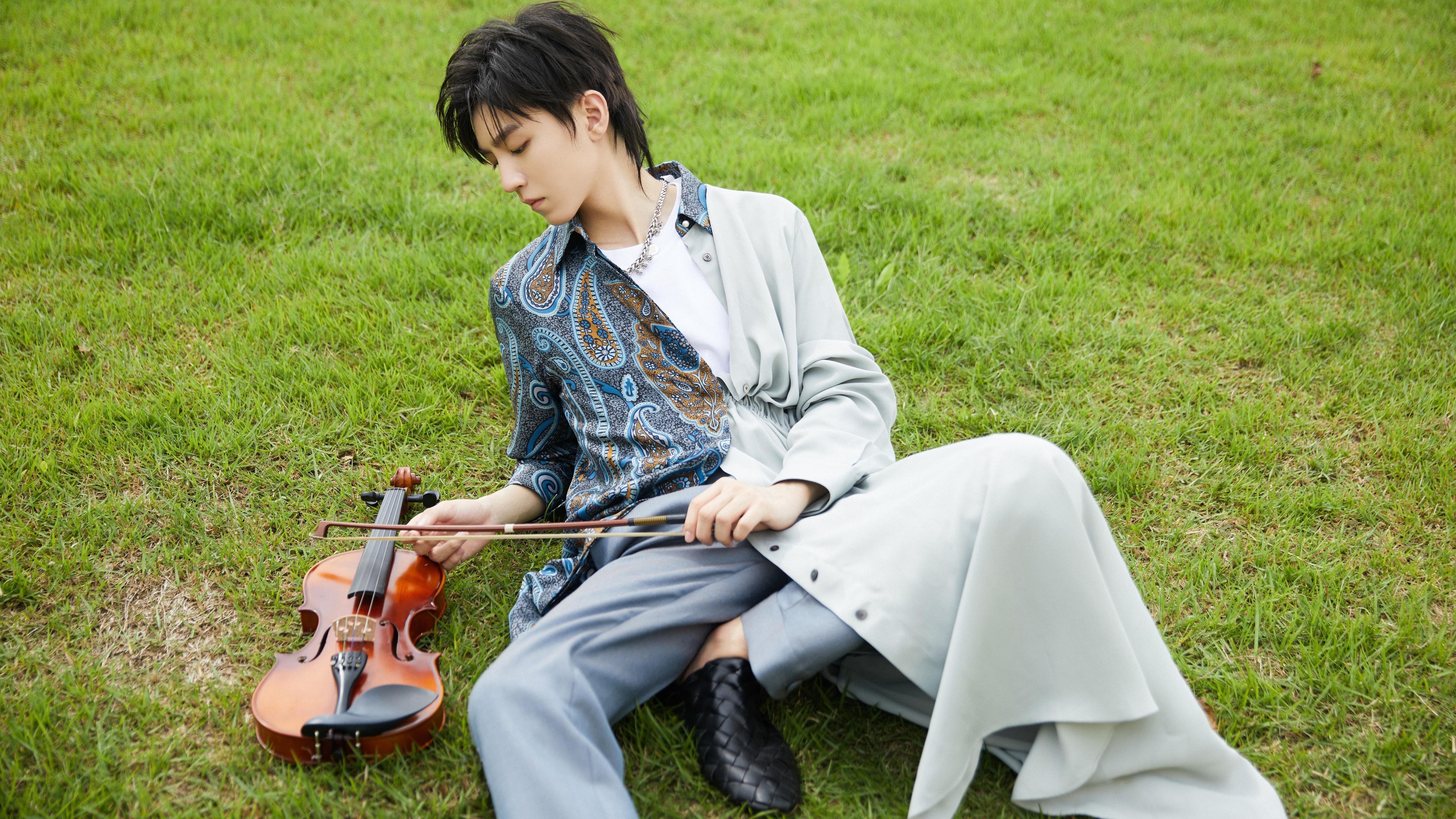 曲线的胜利,当F1的最后一弯遇见足球的奇迹弧线