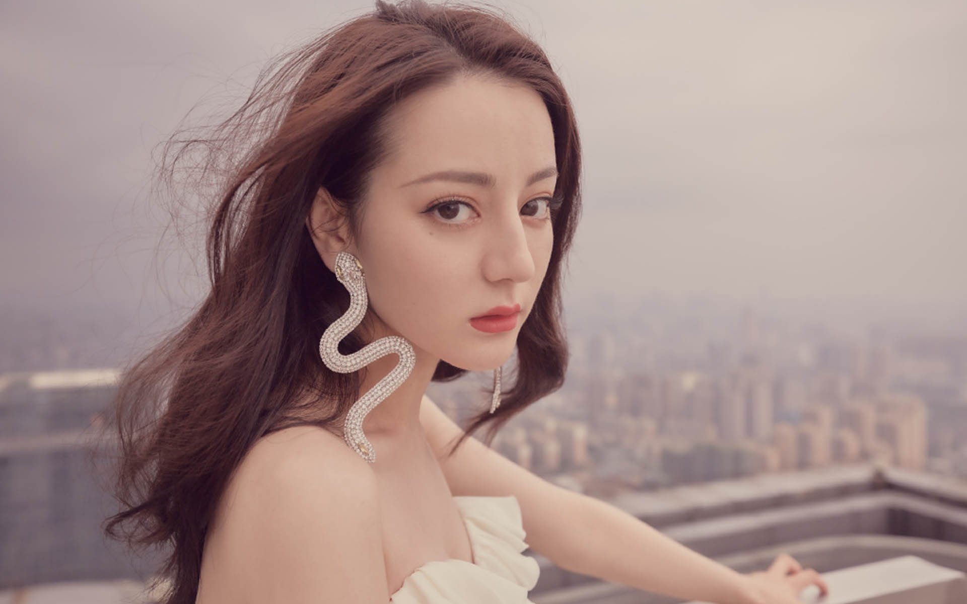 以下是为您创作的标题与文章